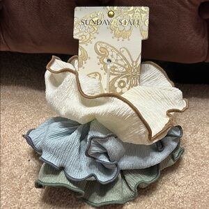 Sunday Accents White and Blue Ruffled Scrunchie Set